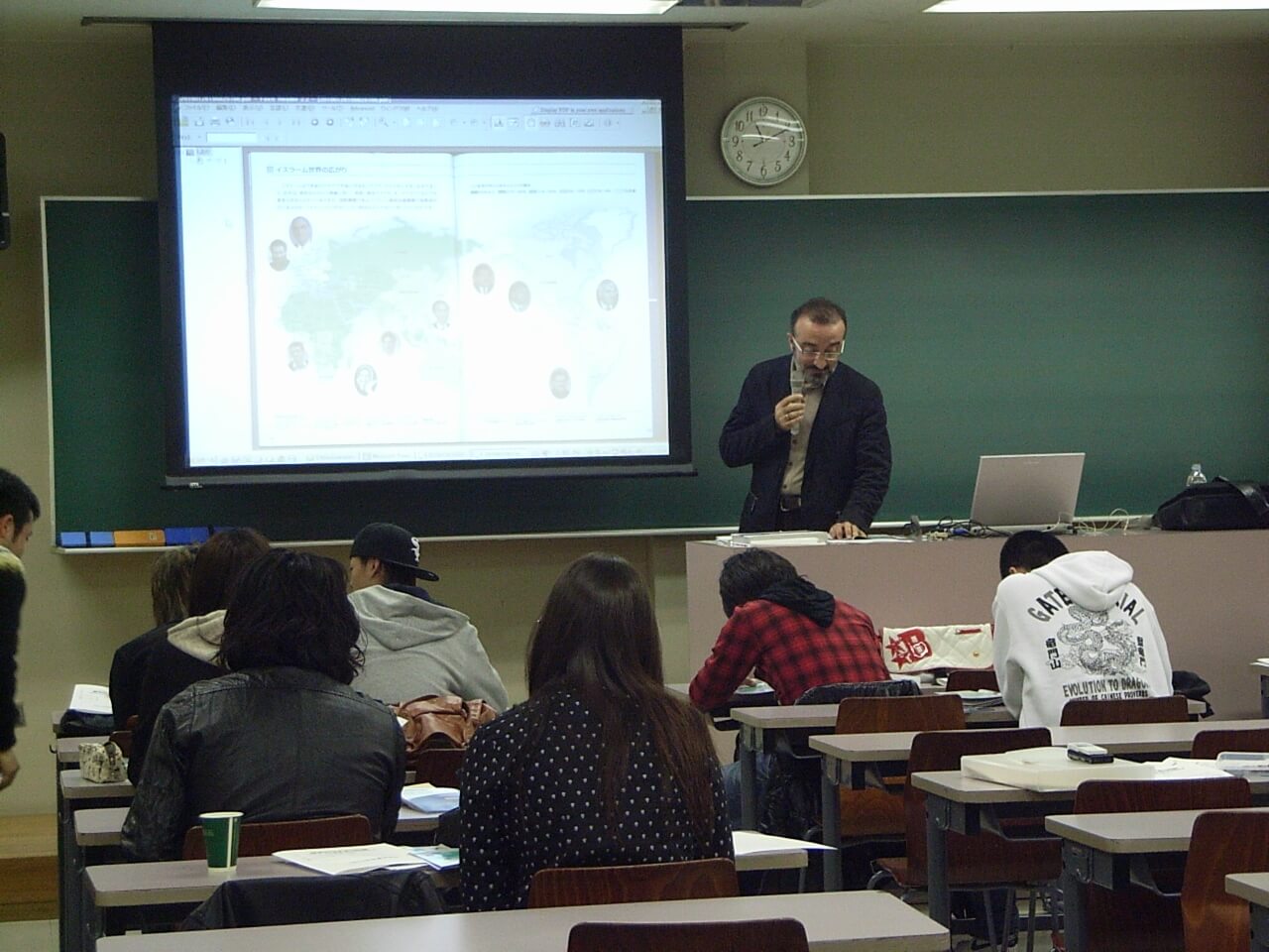 総合的な学習の時間｢イスラームの教え・文化と日常生活｣