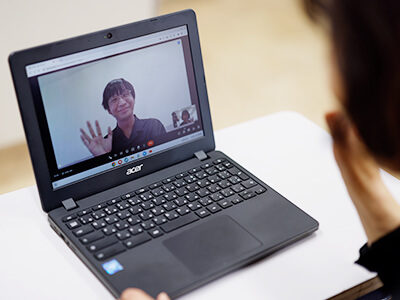 オンラインで話している様子