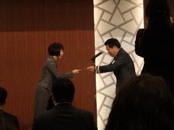 鍛治田さん受賞2.jpg